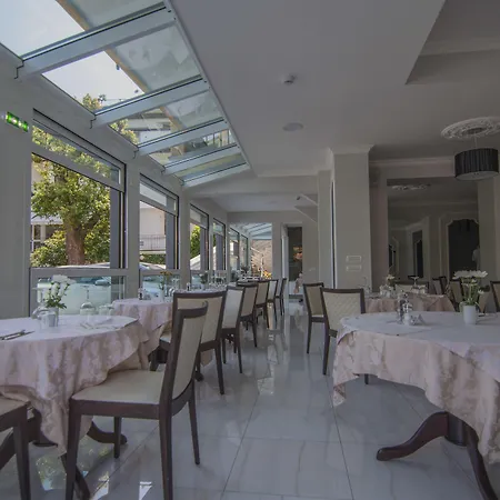 Flora Отель Стреза