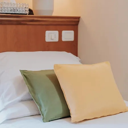 Hotel Flora 3*