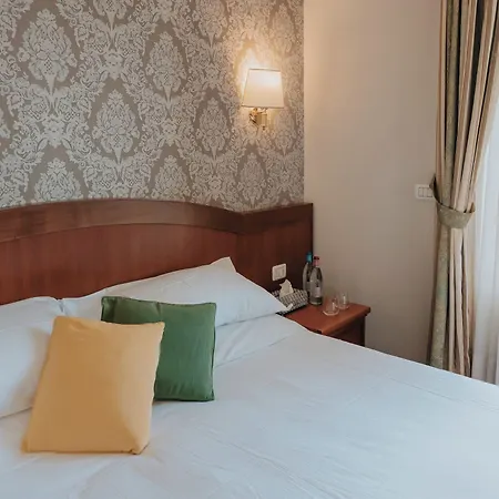 Flora Hotel