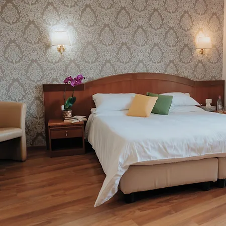 فندق Flora ستريزا