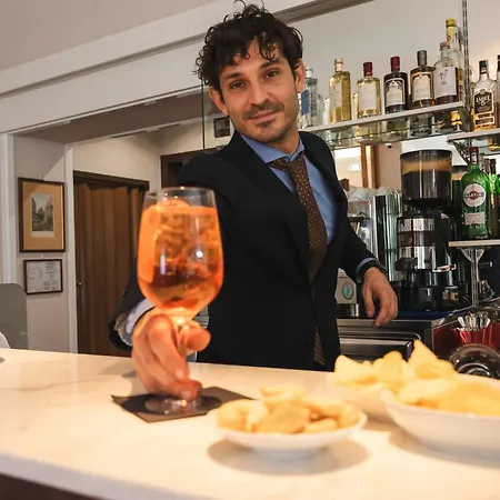 فندق Flora ستريزا