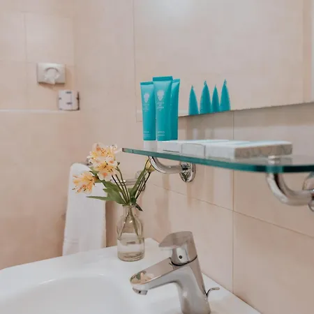 Flora 3* ستريزا