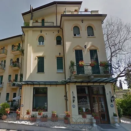 Hotel Flora 3*