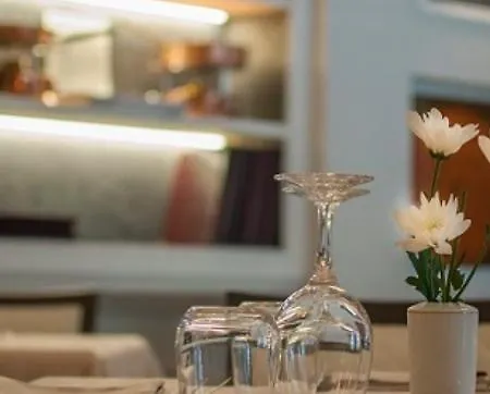 Flora Hotel