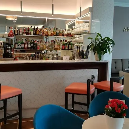 Flora Hotel 3*