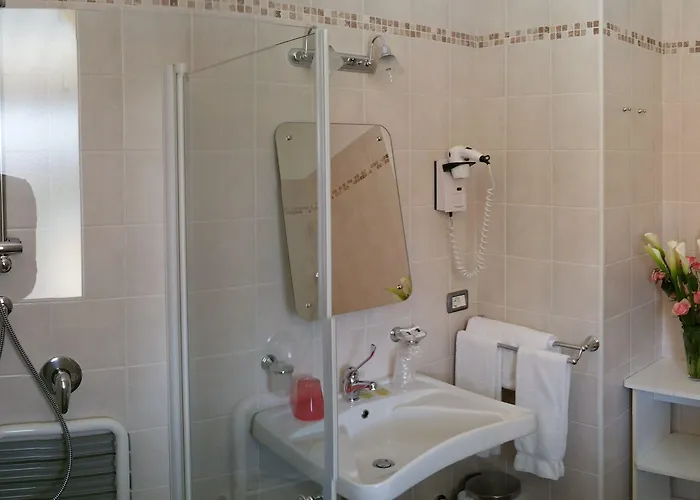 Flora Отель Стреза