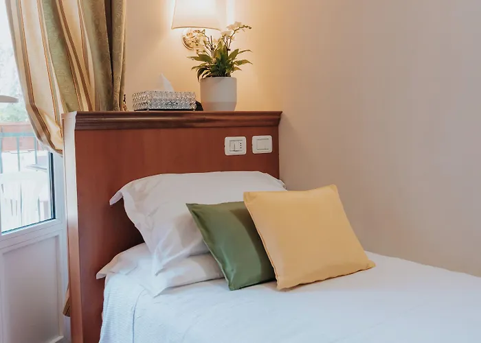 Flora Отель Стреза