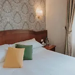 Flora Hotel