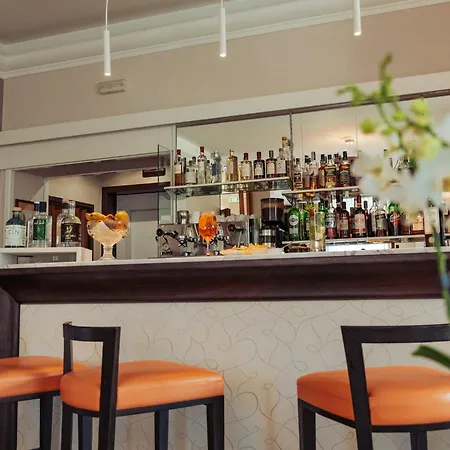 Flora Hotel 3*