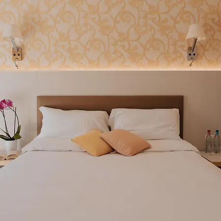 Flora Hotel